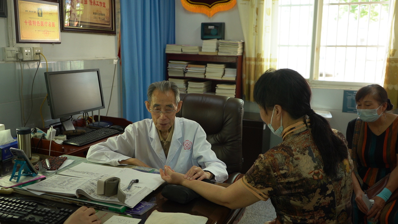 【最美健康守护者】&ldquo;只要自己还能动，只要患者有需求，我就会一直坚守，为病人服务。&rdquo;